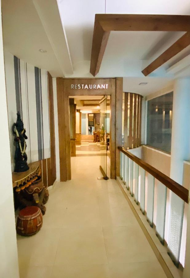 Hotel The Galaxy Jabalpur Bagian luar foto