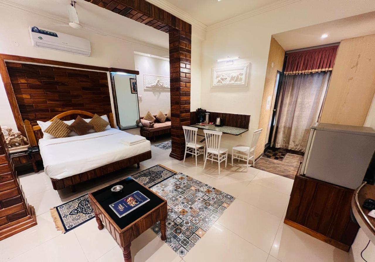 Hotel The Galaxy Jabalpur Bagian luar foto